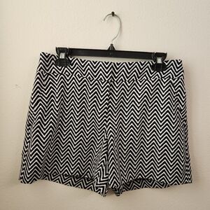 Ann Taylor Women's Zig Zag Shorts Lightweight Black White Size 2‎